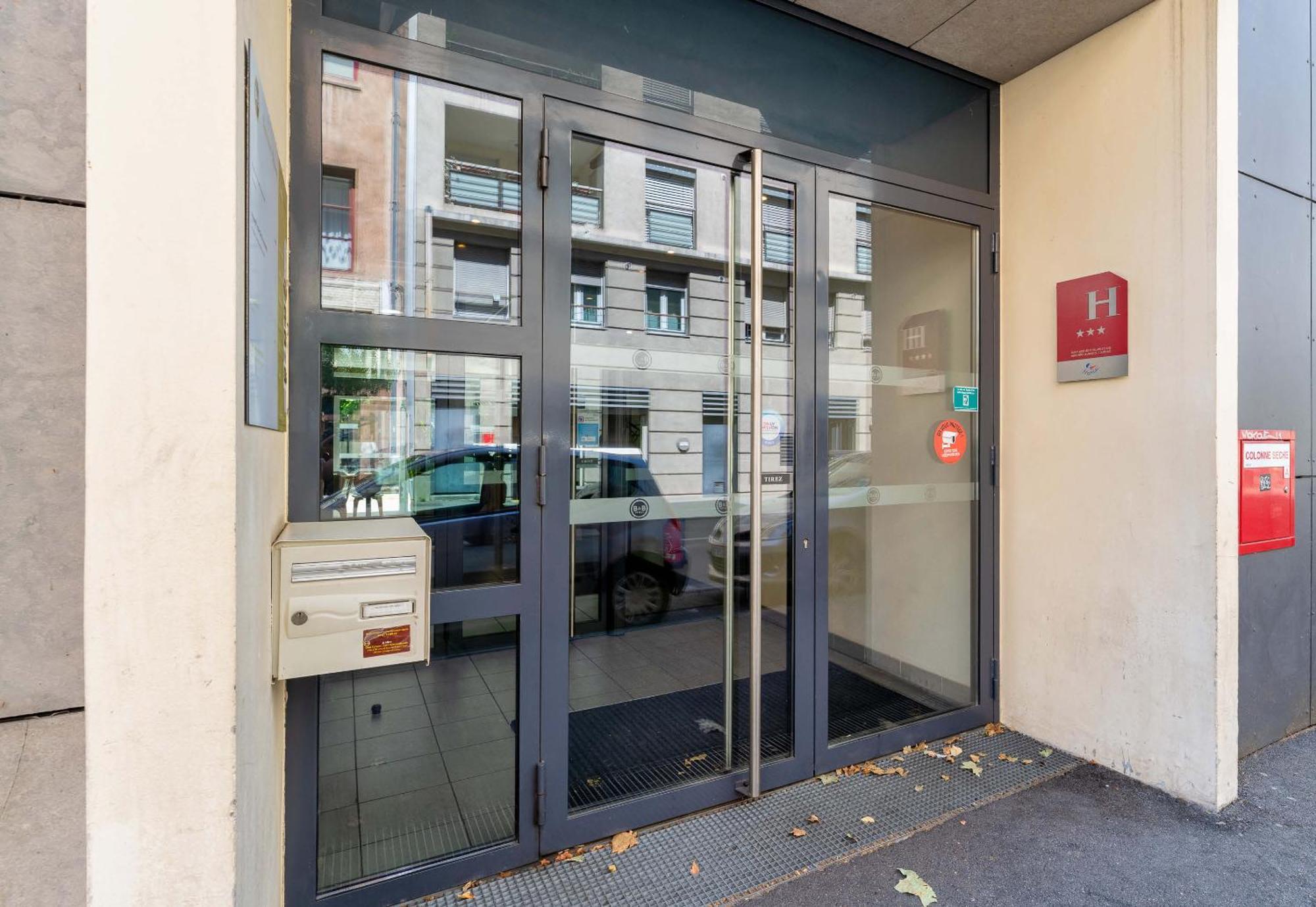 B&B Hôtel Lyon Caluire Cité Internationale Exterior foto